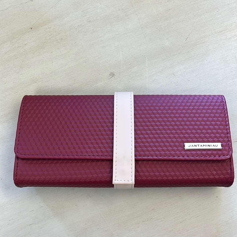 Jantaminiau Clutch